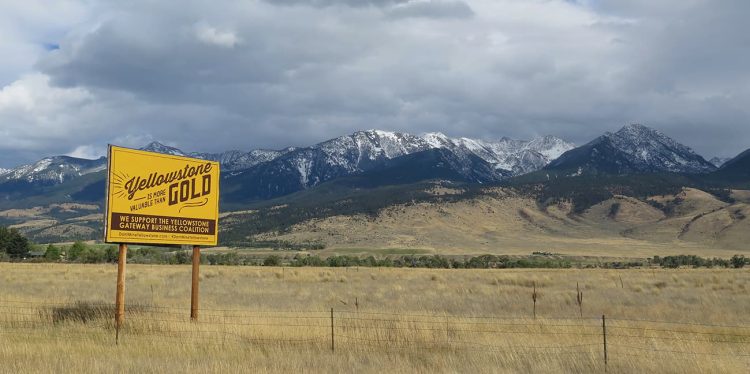 Yellowstone River is in trouble near Paradise Valley. Yellowstone River is in trouble near Paradise Valley.